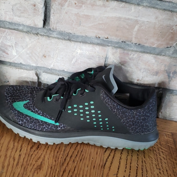 Nike women's shoes - Picture 3 of 4